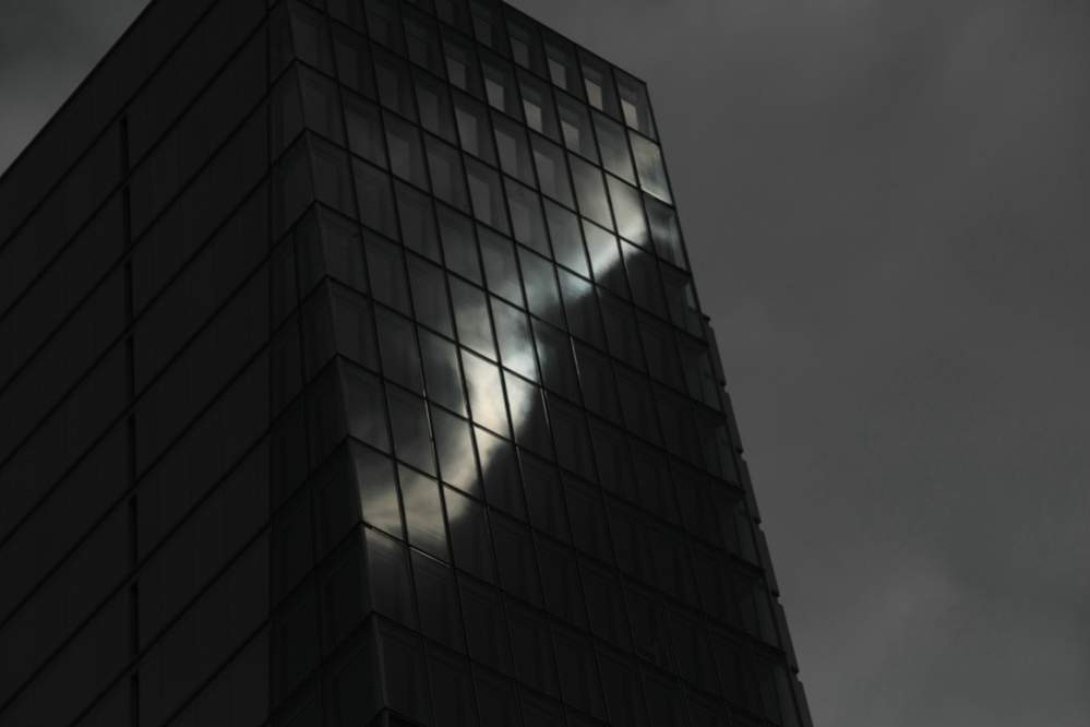 Dark Reflections

Gebäude in Frankfurt, photographiert in Natur-S/W (Erklärung bei Interesse und auf Nachfrage ;o)