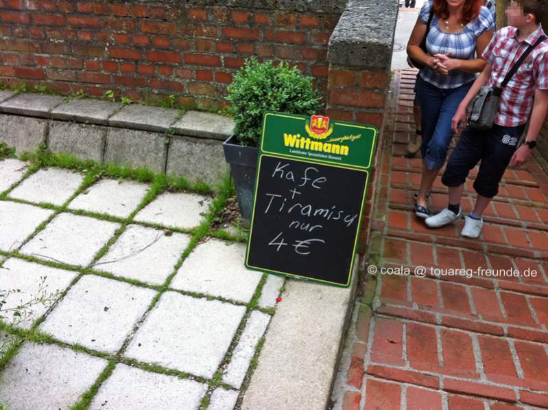 Gartenfestival Landshut, 12.06.2011. Am Aufgang zur Burg, Fürstentreppe genannt, tun sich bereits auf den ersten Metern Glanzleistungen der hiesigen Gastronomie auf dem Gebiet der Rechtschreibung auf.