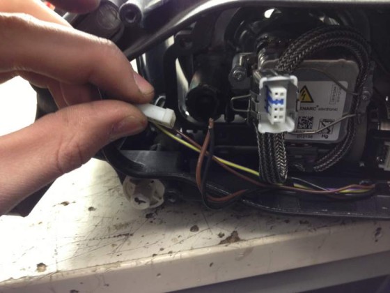 Bi-Xenon Stellmotor Fernlichtklappe
Anschluss repariert