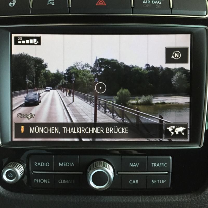 RNS 850 mit "Connect" Paket: Ansicht via Google Street View, die Thalkirchner Brücke in München.