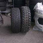 Links: FALKEN Wildpeak AT01 in 265/65 R17H

Rechts: COOPER Discoverer STT in 265/70 R17Q