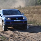 Ein Erlebnis der besonderen Art war die Mitfahrt in diesem Rallye-Touareg. Unglaublich, welche Geschwindigkeiten das modifizierte Fahrwerk auf diesem Untergrund ermöglicht.